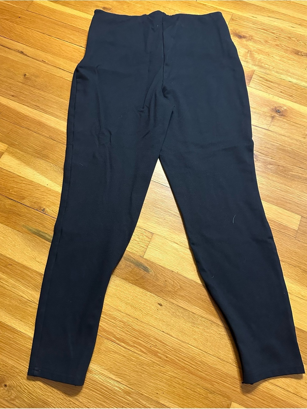 Fabletics Black Ponte Leggings with Gold Logo Tab - Picture 2 of 8